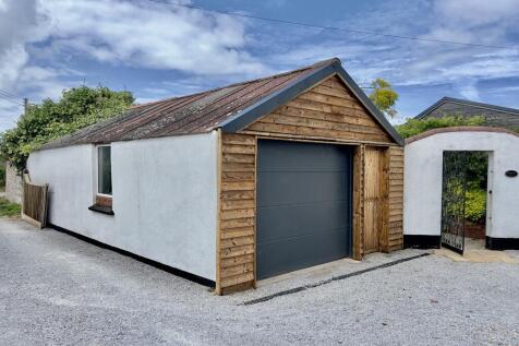 Double Length Garage/Workshop