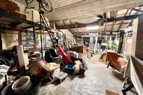Garage/workshop