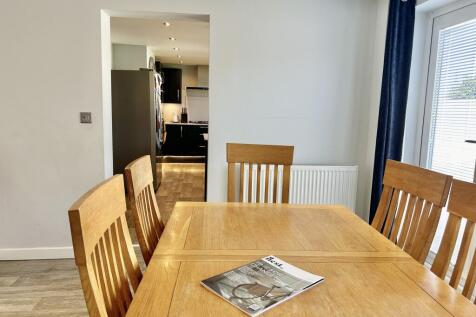 Dining/family room