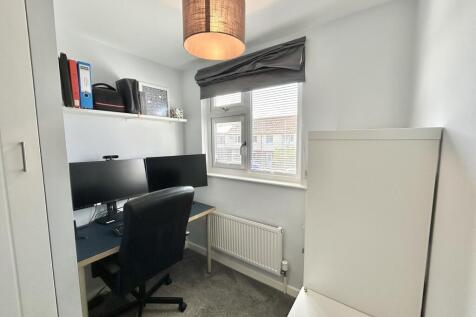 Bedroom/study