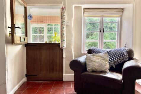 Sitting/dining room