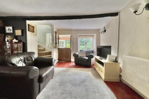 Sitting/dining room