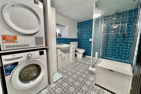 Shower/laundry room