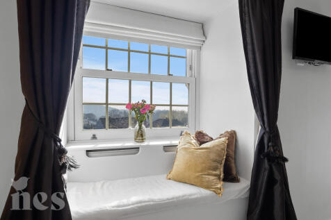 Primary Bed Window Seat