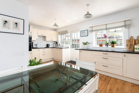 Kitchen_Dining_4