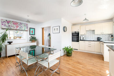Kitchen_Dining_2