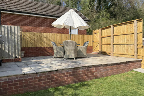 Patio/BBQ Area