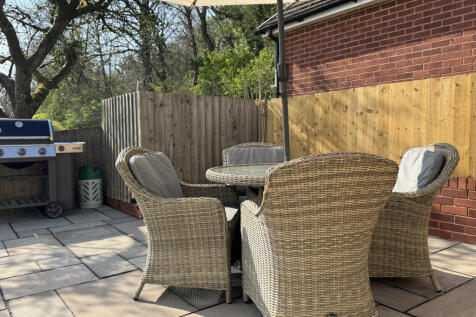 Patio/BBQ Area