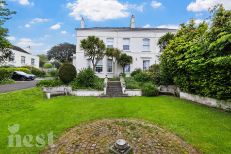 Lawned Garden