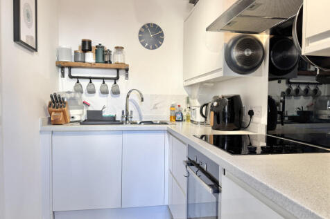 Modern Fitted Kitchen