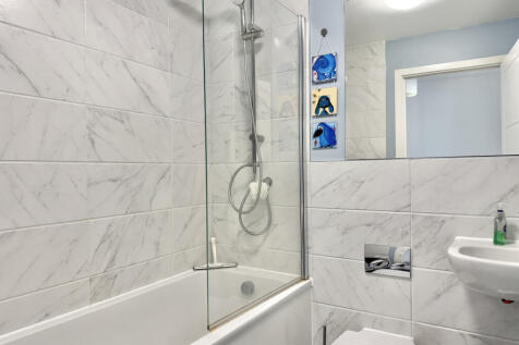 Modern Fitted Bathroom