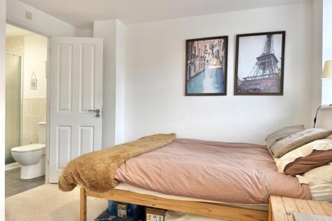 Bedroom 1 (with ensuite)