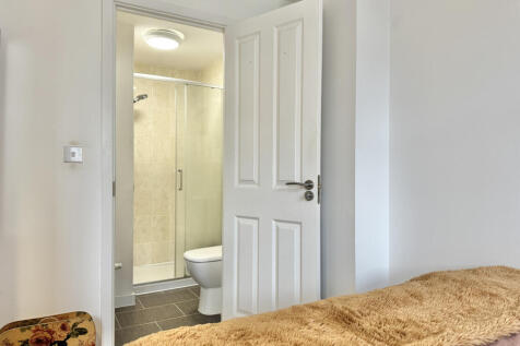 Bedroom 1 (with ensuite)