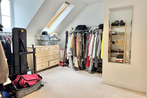 Bedroom 2 (second floor)