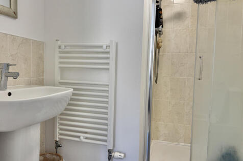 Ensuite to Bedroom One