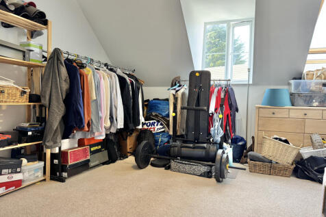 Bedroom 2 (second floor)
