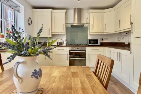 Kitchen/dining/family room