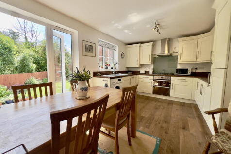 Kitchen/dining/family room