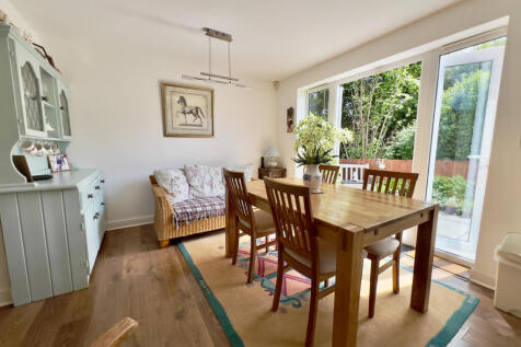 Kitchen/dining/family room
