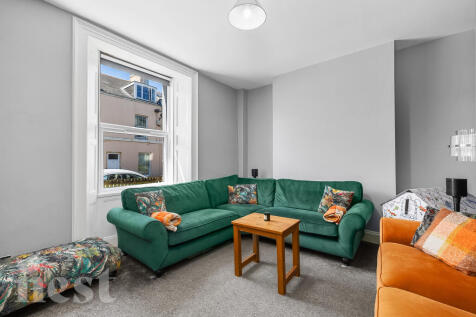 Lounge / Bed 6