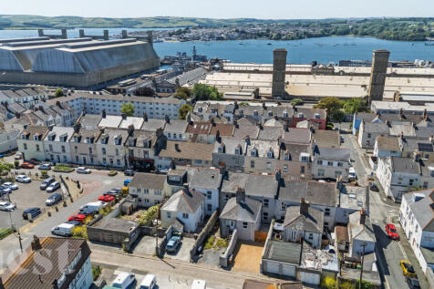 Proximity to Waterfront &amp; Dockyard