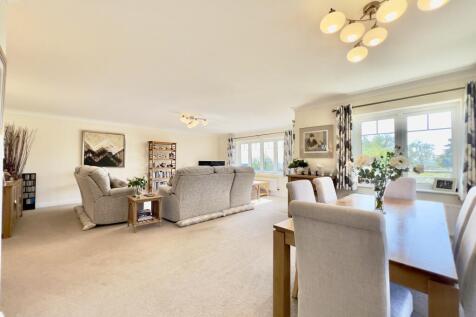 Living/dining room