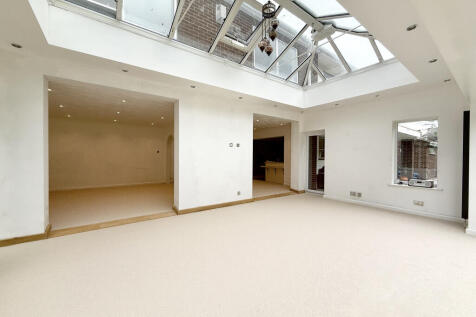 Sun Room/Dining Room