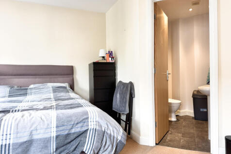 Bedroom One/Ensuite Shower
