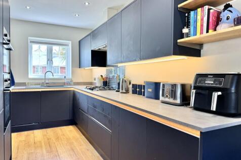 Modern Fitted Kitchen