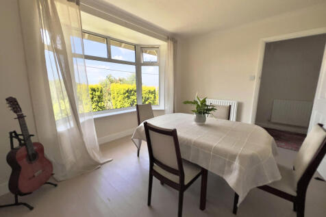 Dining room/bed 4