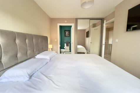 Principal bedroom