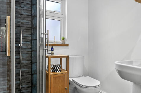 En-Suite to Ground Floor Bedroom/Study