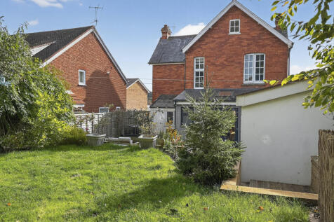 Rear Enclosed Private Garden