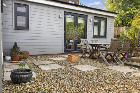 Rear Enclosed Private Garden