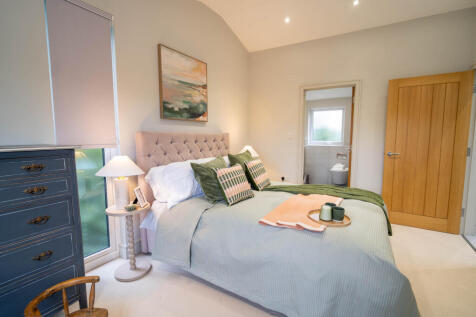 master bedroom en suite