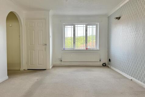 Spacious Sitting Room