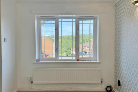 Spacious Sitting Room