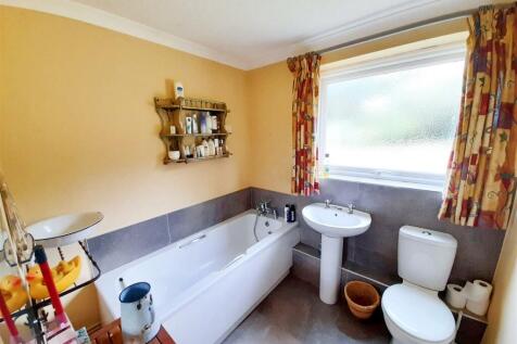 Bathroom 1 new.jpeg