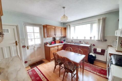 Kitchen 1 new.jpg
