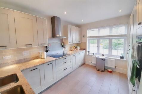 Kitchen 3 new.jpg