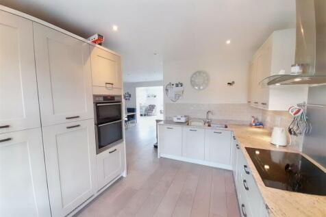 Kitchen 1 new.jpg