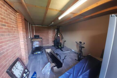 Gym area garage.jpg