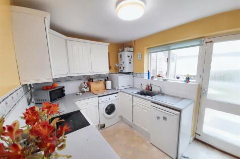 Kitchen 1 new.jpg