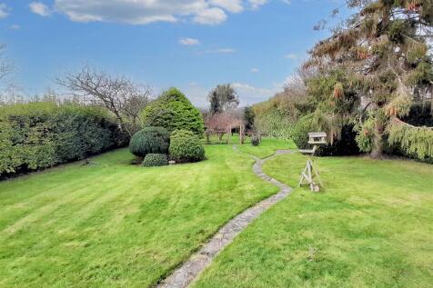 Rear garden 2 new.jpg