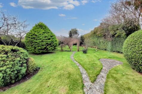 Rear garden 5 new.jpg