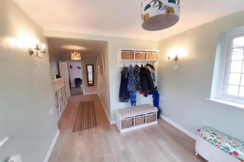 Entrance hall 1 new.jpg