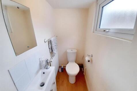 Annexe cloakroom