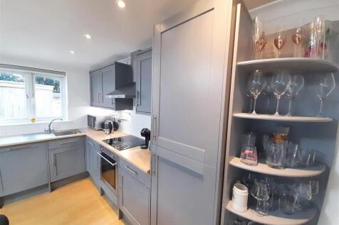 Kitchen area new.jpg