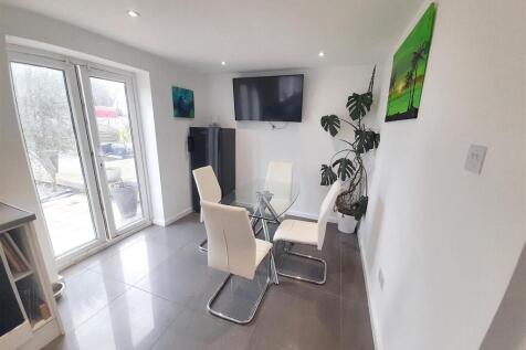 Dining area new.jpg