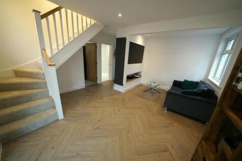 Living room 1.JPG